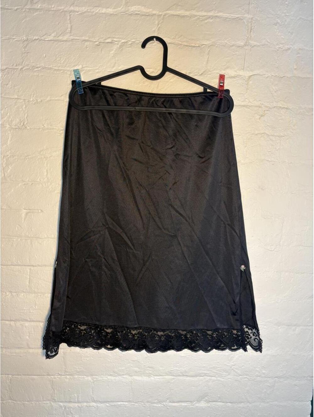 True vintage Maidenform Chantilly black nylon half slip skirt